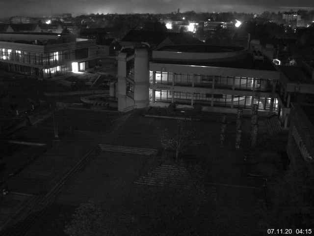 Foto der Webcam: Verwaltungsgebäude, Innenhof mit Audimax, Hörsaal-Gebäude 1