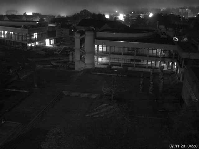 Foto der Webcam: Verwaltungsgebäude, Innenhof mit Audimax, Hörsaal-Gebäude 1