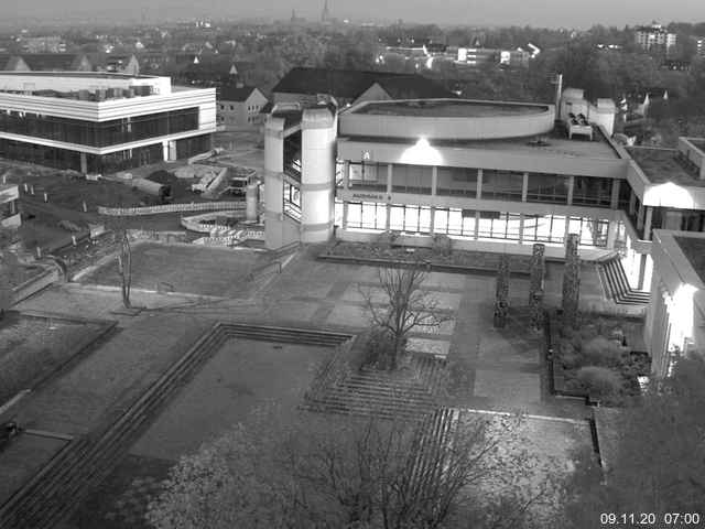 Foto der Webcam: Verwaltungsgeb&auml;ude, Innenhof mit Audimax, H&ouml;rsaal-Geb&auml;ude 1