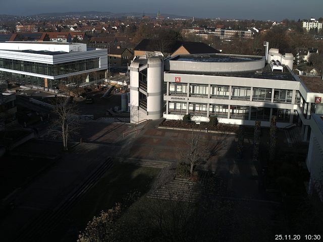 Foto der Webcam: Verwaltungsgebäude, Innenhof mit Audimax, Hörsaal-Gebäude 1