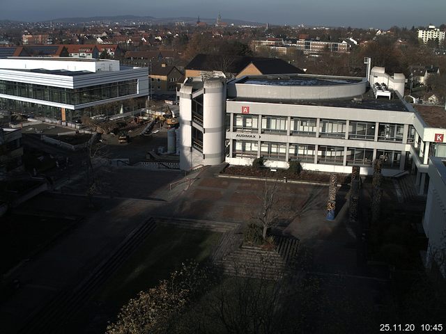 Foto der Webcam: Verwaltungsgebäude, Innenhof mit Audimax, Hörsaal-Gebäude 1