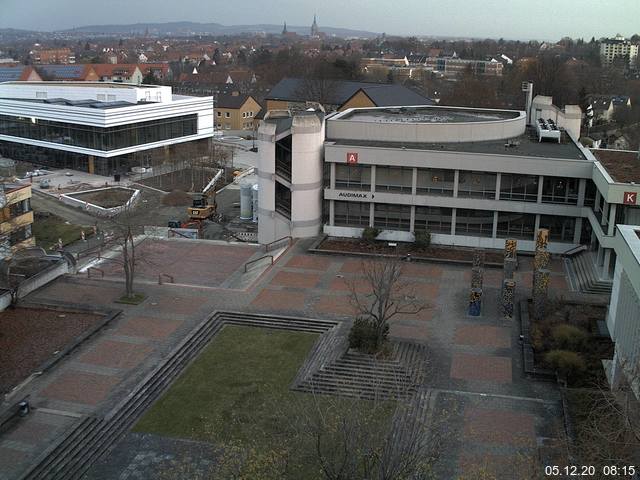 Foto der Webcam: Verwaltungsgebäude, Innenhof mit Audimax, Hörsaal-Gebäude 1