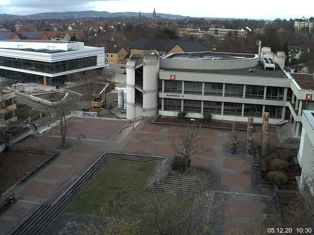 Foto der Webcam: Verwaltungsgebäude, Innenhof mit Audimax, Hörsaal-Gebäude 1