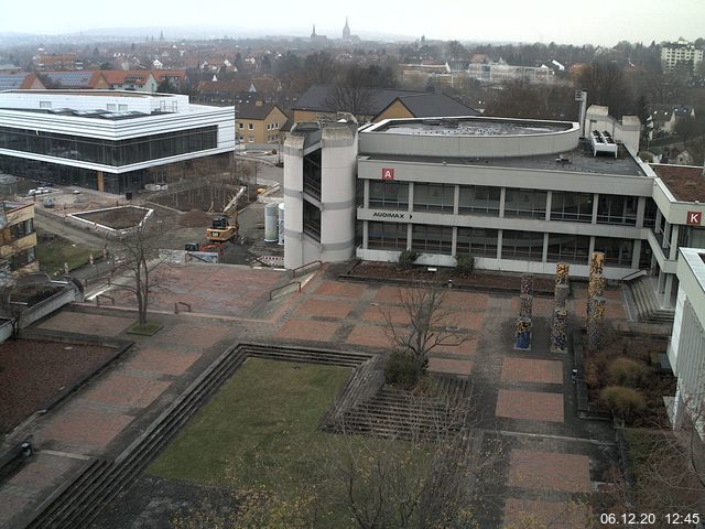 Foto der Webcam: Verwaltungsgebäude, Innenhof mit Audimax, Hörsaal-Gebäude 1