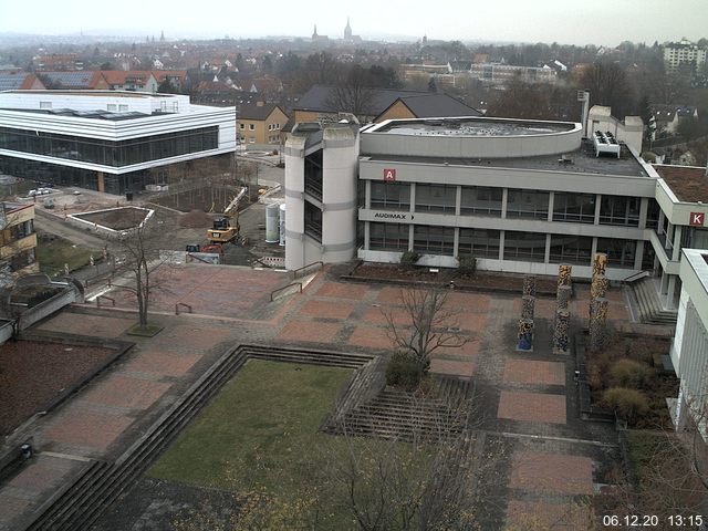 Foto der Webcam: Verwaltungsgebäude, Innenhof mit Audimax, Hörsaal-Gebäude 1