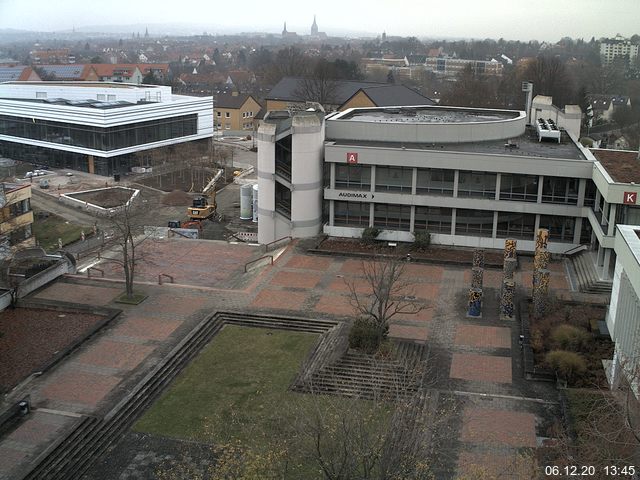 Foto der Webcam: Verwaltungsgebäude, Innenhof mit Audimax, Hörsaal-Gebäude 1