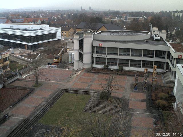 Foto der Webcam: Verwaltungsgebäude, Innenhof mit Audimax, Hörsaal-Gebäude 1