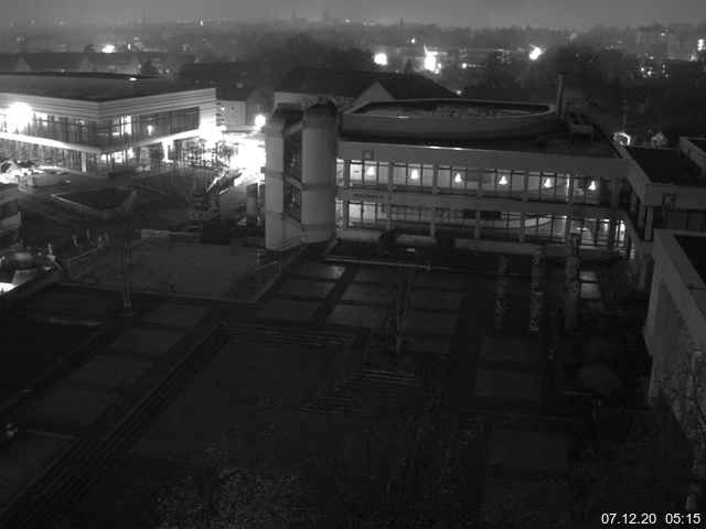 Foto der Webcam: Verwaltungsgebäude, Innenhof mit Audimax, Hörsaal-Gebäude 1