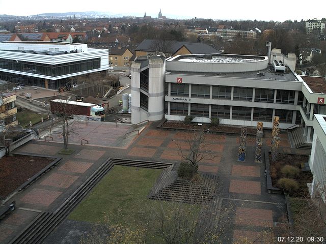 Foto der Webcam: Verwaltungsgebäude, Innenhof mit Audimax, Hörsaal-Gebäude 1