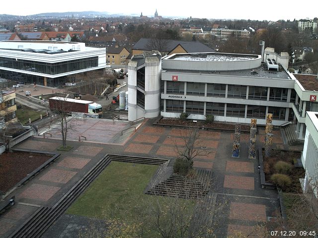 Foto der Webcam: Verwaltungsgebäude, Innenhof mit Audimax, Hörsaal-Gebäude 1