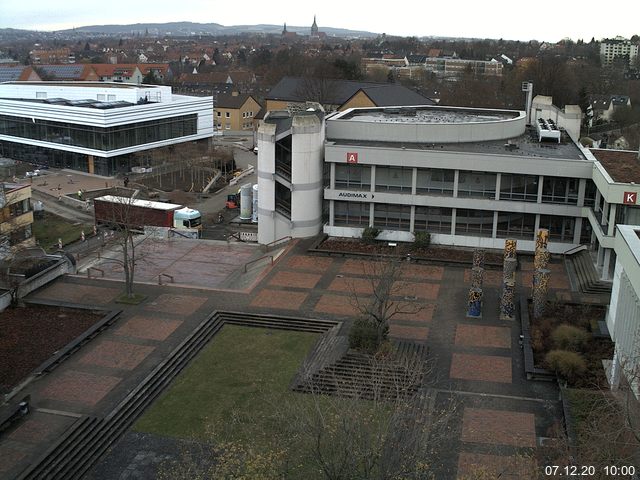 Foto der Webcam: Verwaltungsgebäude, Innenhof mit Audimax, Hörsaal-Gebäude 1