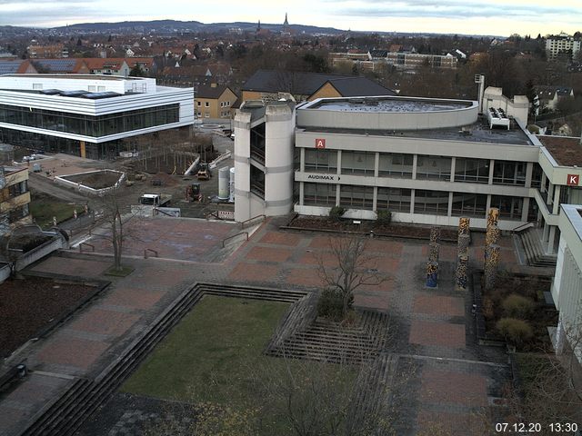 Foto der Webcam: Verwaltungsgebäude, Innenhof mit Audimax, Hörsaal-Gebäude 1