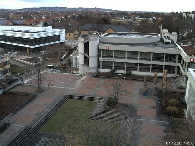 Foto der Webcam: Verwaltungsgebäude, Innenhof mit Audimax, Hörsaal-Gebäude 1