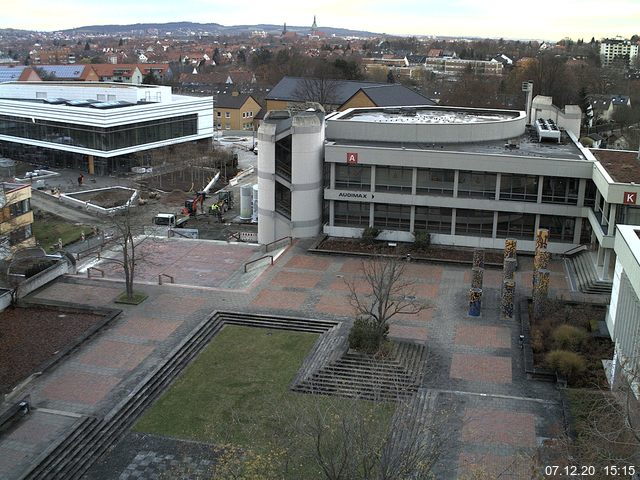 Foto der Webcam: Verwaltungsgebäude, Innenhof mit Audimax, Hörsaal-Gebäude 1