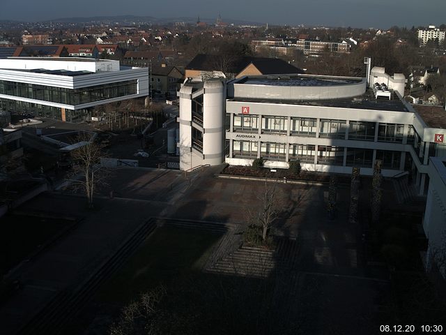 Foto der Webcam: Verwaltungsgebäude, Innenhof mit Audimax, Hörsaal-Gebäude 1