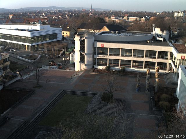 Foto der Webcam: Verwaltungsgebäude, Innenhof mit Audimax, Hörsaal-Gebäude 1