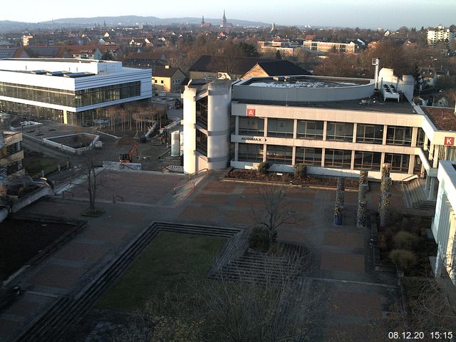 Foto der Webcam: Verwaltungsgebäude, Innenhof mit Audimax, Hörsaal-Gebäude 1