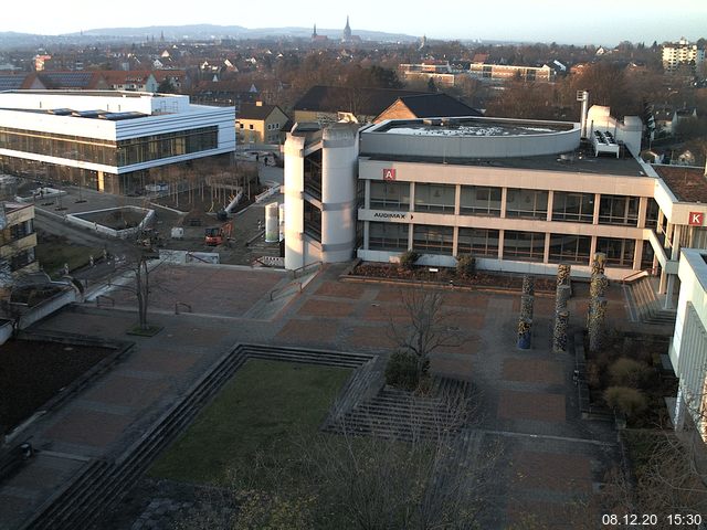 Foto der Webcam: Verwaltungsgebäude, Innenhof mit Audimax, Hörsaal-Gebäude 1