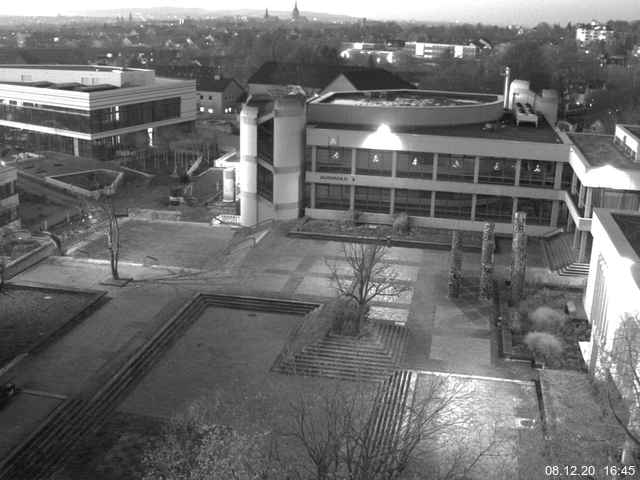 Foto der Webcam: Verwaltungsgebäude, Innenhof mit Audimax, Hörsaal-Gebäude 1