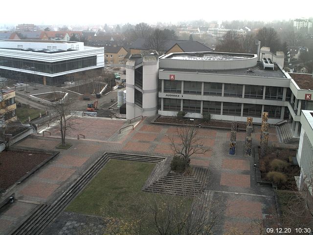 Foto der Webcam: Verwaltungsgebäude, Innenhof mit Audimax, Hörsaal-Gebäude 1