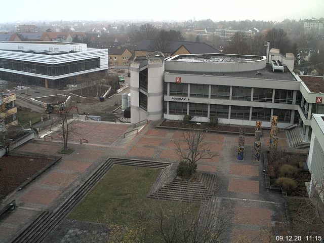 Foto der Webcam: Verwaltungsgebäude, Innenhof mit Audimax, Hörsaal-Gebäude 1