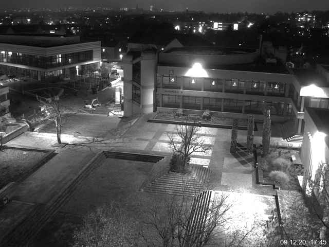 Foto der Webcam: Verwaltungsgebäude, Innenhof mit Audimax, Hörsaal-Gebäude 1