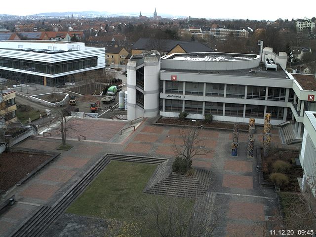 Foto der Webcam: Verwaltungsgebäude, Innenhof mit Audimax, Hörsaal-Gebäude 1