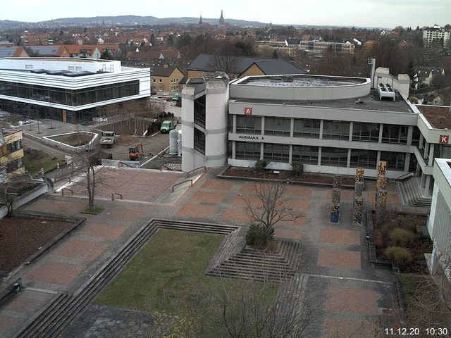 Foto der Webcam: Verwaltungsgebäude, Innenhof mit Audimax, Hörsaal-Gebäude 1