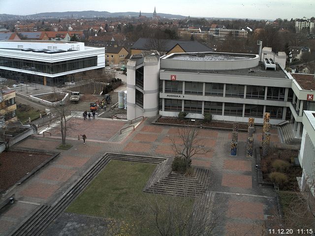 Foto der Webcam: Verwaltungsgebäude, Innenhof mit Audimax, Hörsaal-Gebäude 1