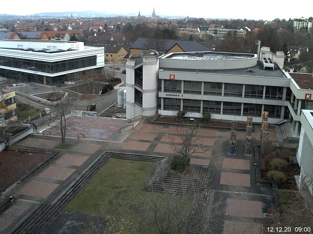 Foto der Webcam: Verwaltungsgebäude, Innenhof mit Audimax, Hörsaal-Gebäude 1