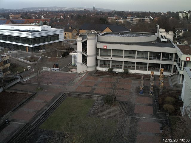 Foto der Webcam: Verwaltungsgebäude, Innenhof mit Audimax, Hörsaal-Gebäude 1