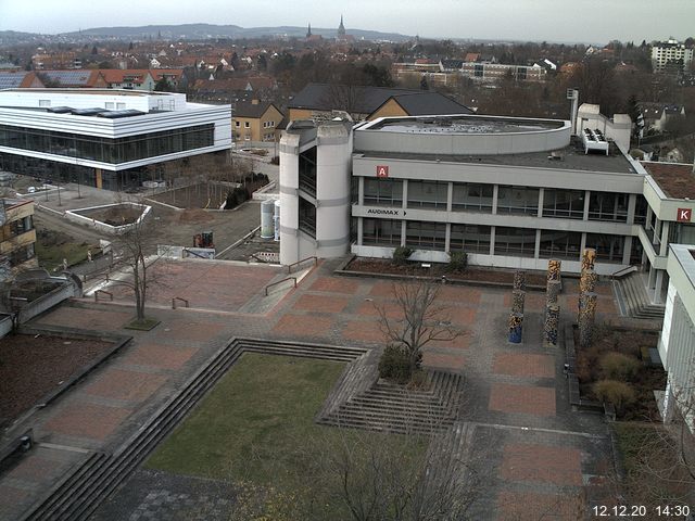 Foto der Webcam: Verwaltungsgebäude, Innenhof mit Audimax, Hörsaal-Gebäude 1