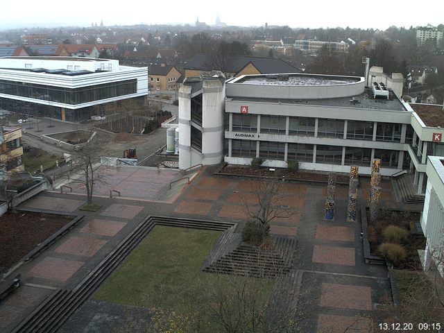 Foto der Webcam: Verwaltungsgebäude, Innenhof mit Audimax, Hörsaal-Gebäude 1