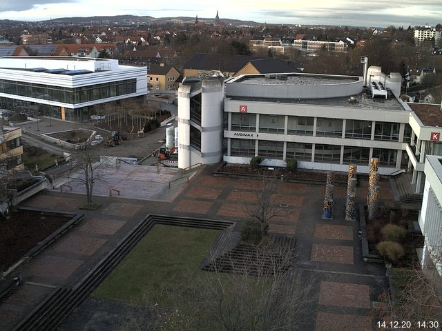 Foto der Webcam: Verwaltungsgebäude, Innenhof mit Audimax, Hörsaal-Gebäude 1