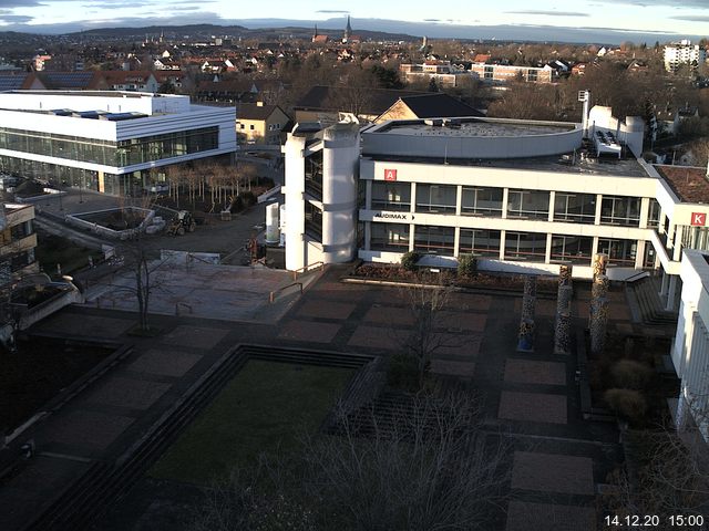 Foto der Webcam: Verwaltungsgebäude, Innenhof mit Audimax, Hörsaal-Gebäude 1