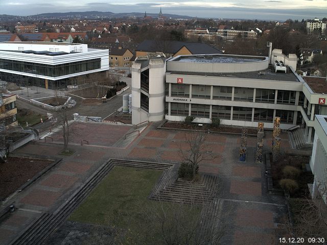 Foto der Webcam: Verwaltungsgebäude, Innenhof mit Audimax, Hörsaal-Gebäude 1