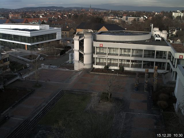 Foto der Webcam: Verwaltungsgebäude, Innenhof mit Audimax, Hörsaal-Gebäude 1