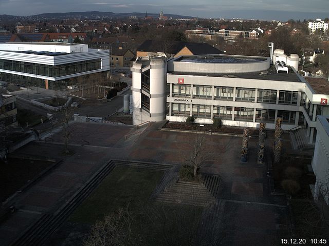 Foto der Webcam: Verwaltungsgebäude, Innenhof mit Audimax, Hörsaal-Gebäude 1