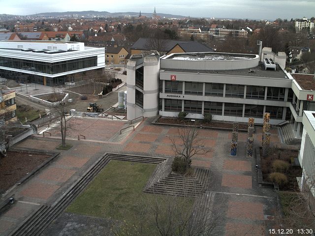 Foto der Webcam: Verwaltungsgebäude, Innenhof mit Audimax, Hörsaal-Gebäude 1