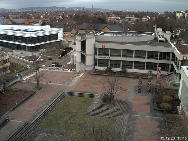 Foto der Webcam: Verwaltungsgebäude, Innenhof mit Audimax, Hörsaal-Gebäude 1