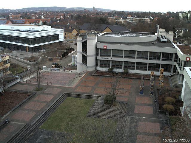 Foto der Webcam: Verwaltungsgebäude, Innenhof mit Audimax, Hörsaal-Gebäude 1