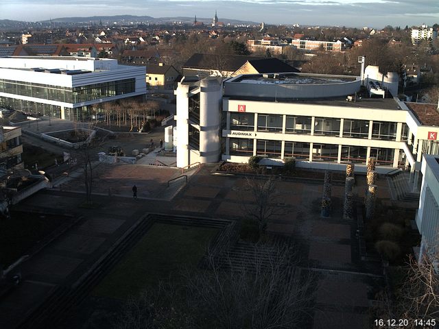 Foto der Webcam: Verwaltungsgebäude, Innenhof mit Audimax, Hörsaal-Gebäude 1