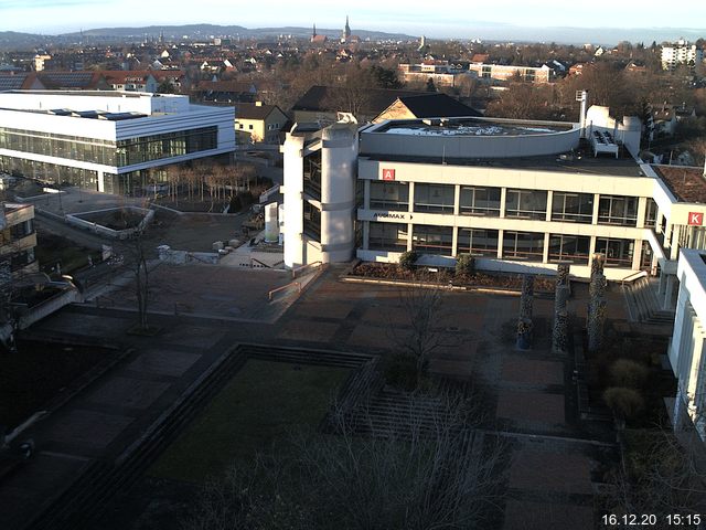 Foto der Webcam: Verwaltungsgebäude, Innenhof mit Audimax, Hörsaal-Gebäude 1