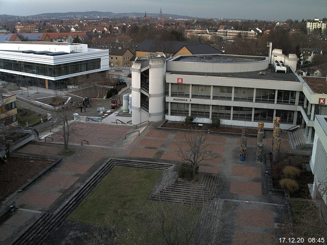 Foto der Webcam: Verwaltungsgebäude, Innenhof mit Audimax, Hörsaal-Gebäude 1