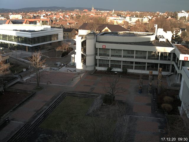 Foto der Webcam: Verwaltungsgebäude, Innenhof mit Audimax, Hörsaal-Gebäude 1