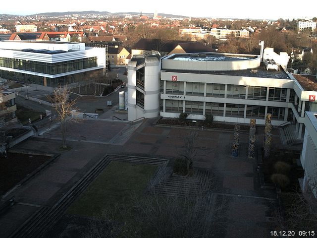 Foto der Webcam: Verwaltungsgebäude, Innenhof mit Audimax, Hörsaal-Gebäude 1