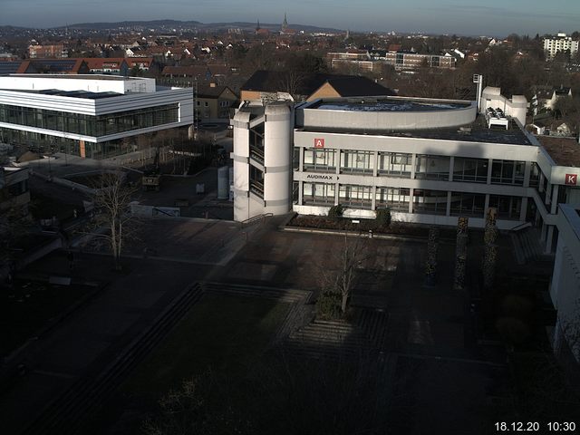 Foto der Webcam: Verwaltungsgebäude, Innenhof mit Audimax, Hörsaal-Gebäude 1