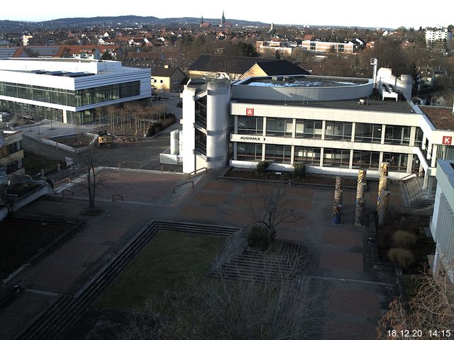 Foto der Webcam: Verwaltungsgebäude, Innenhof mit Audimax, Hörsaal-Gebäude 1