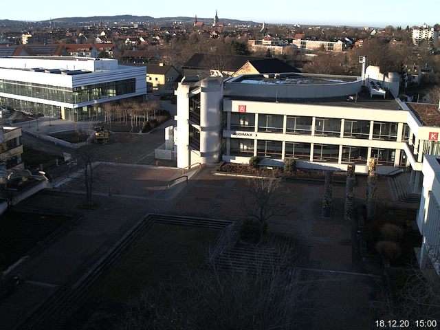 Foto der Webcam: Verwaltungsgebäude, Innenhof mit Audimax, Hörsaal-Gebäude 1