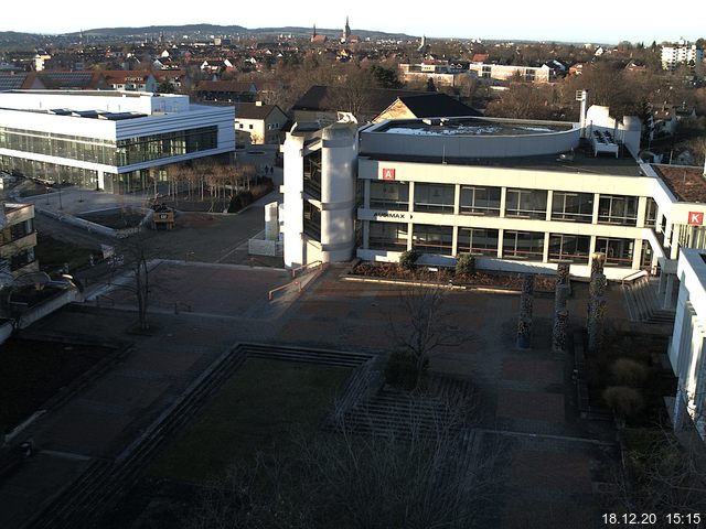 Foto der Webcam: Verwaltungsgebäude, Innenhof mit Audimax, Hörsaal-Gebäude 1